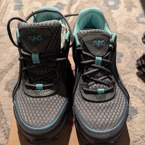 Ryka woman's sneakers